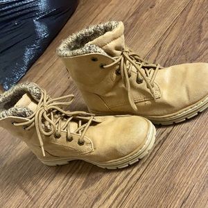 Tan boots size 7
